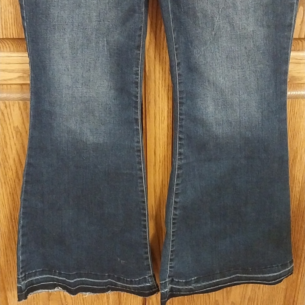 Celebrity Pink NWT Women's Exposed Button Flare Denim Jeans Size 15/32 Dark Wash - Picture 6 of 14